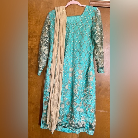 Large three pieces organza embroidered shirt silk pants and chunri doupata - Picture 2 of 6